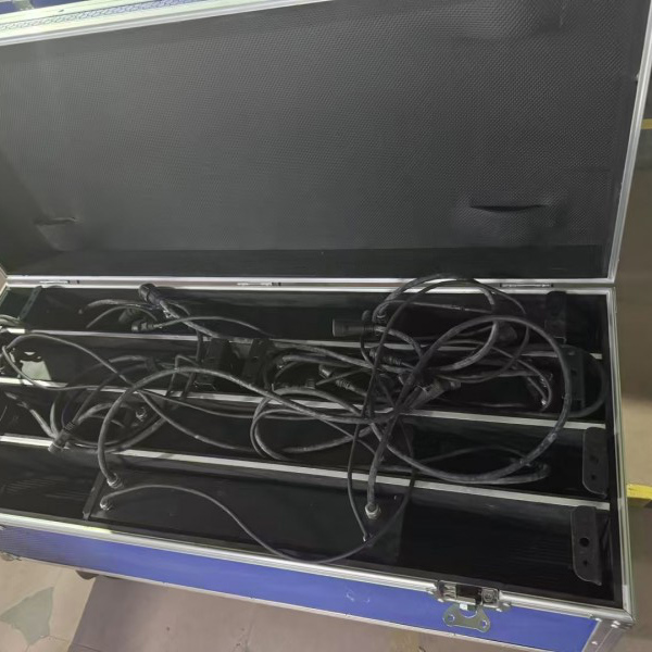 ¿Cuáles son las diferencias entre bañadores de pared y luces lineales?